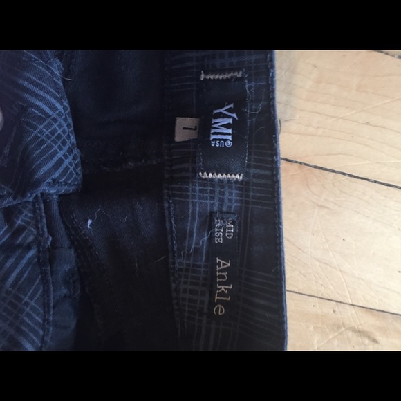 ๐ 3/$25 EUC YMI ankle length plaid jeans - Picture 2 of 3